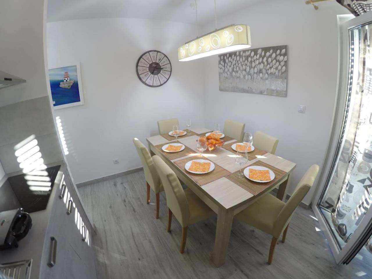 The Globetrotter'S Residence Kaštel Novi Esterno foto