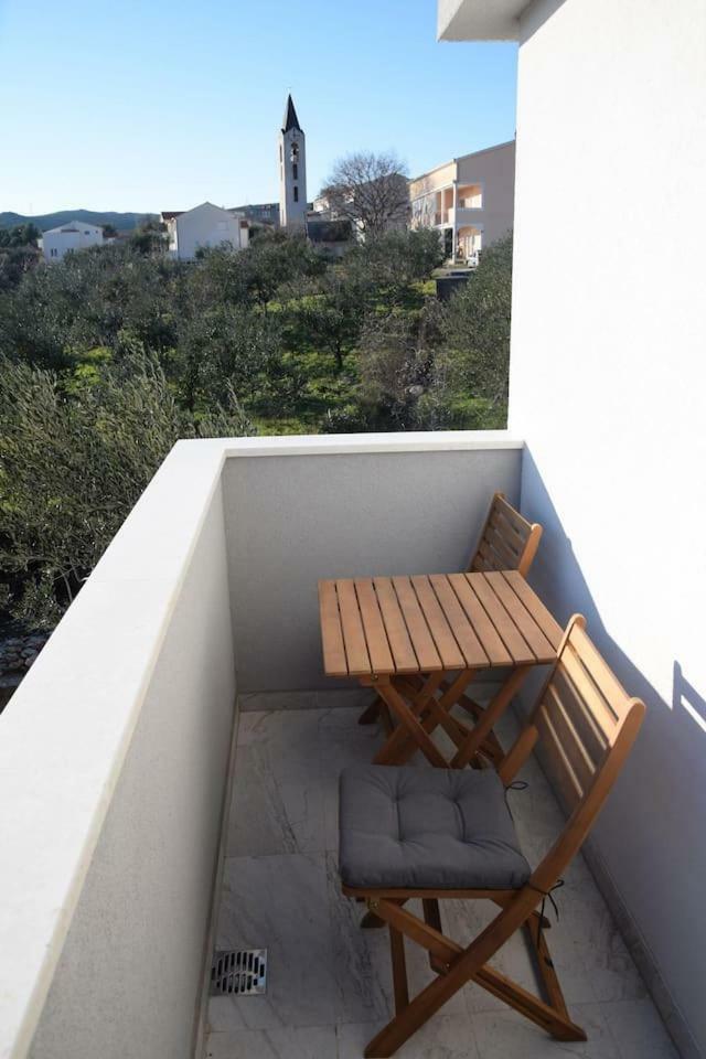 The Globetrotter'S Residence Kaštel Novi Esterno foto
